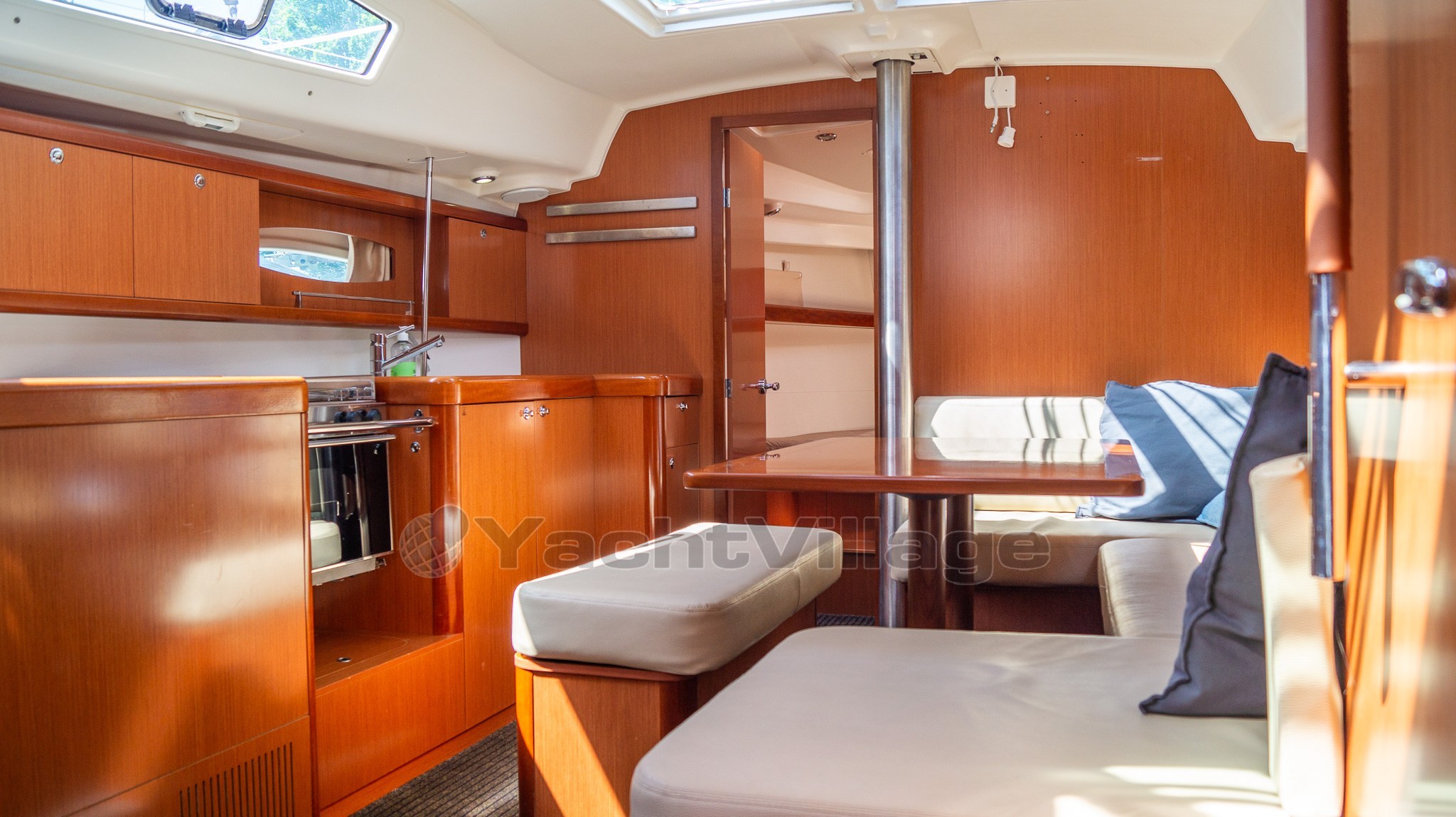 Beneteau Oceanis 40 (29)