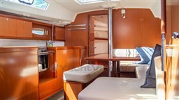 Beneteau Oceanis 40 (29)