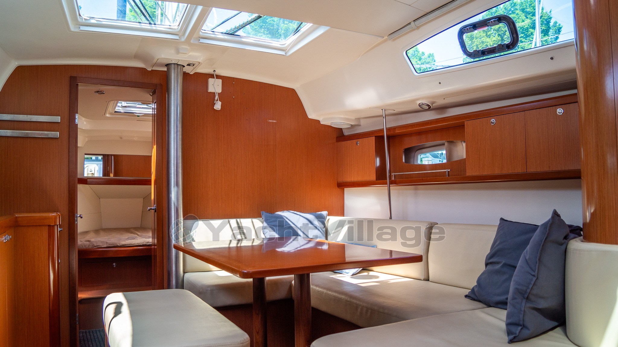 Beneteau Oceanis 40 (30)