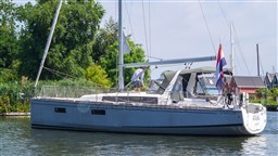 Beneteau Oceanis 381  (4)