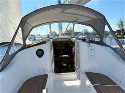 Beneteau Oceanis 281 (2).jpeg