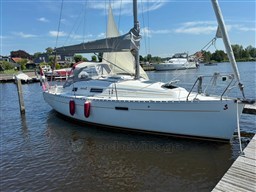 Beneteau Oceanis 281 (5).jpg