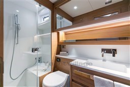 [I]  SolarisPower52-Coupe-06-scaled