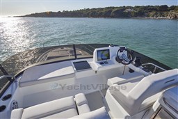 [E]ANTARES-12-FLY_IMAGE_EXT_FLYBRIDGE-HELM