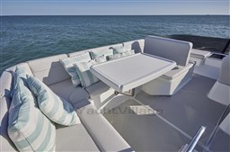 [E]ANTARES-12-FLY_IMAGE_EXT_FLYBRIDGE-LOUNGE