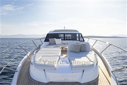 [E] v65-exterior-foredeck