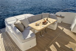 [E] v65-exterior-cockpit