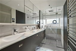 [I]  y95-master-bathroom-1-rt