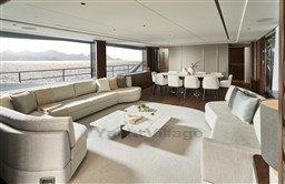 [I]  y95-saloon-7-rt