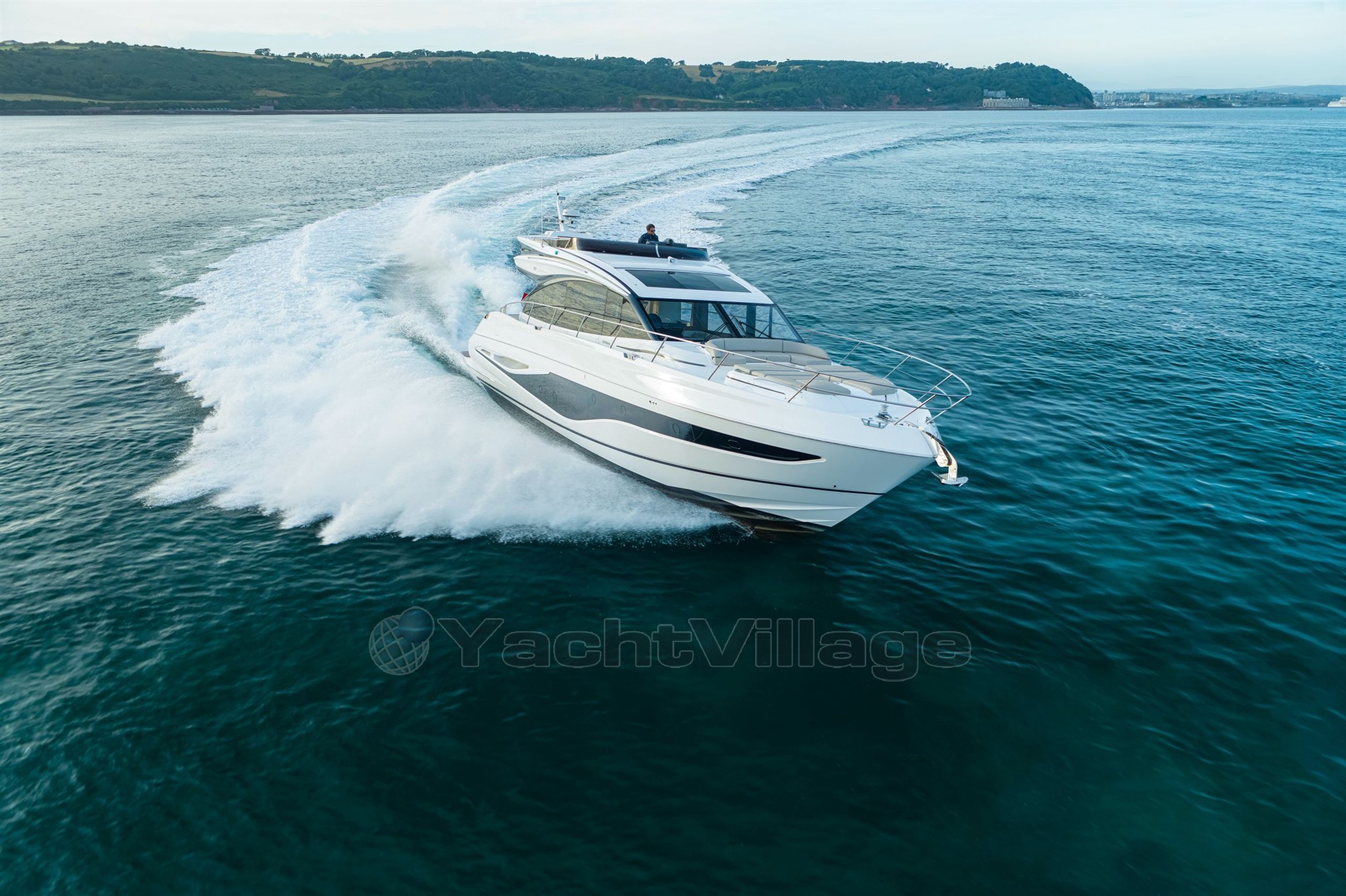 [E] s65-exterior-white-hull-3-scaled
