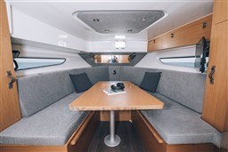 [I]FLYER-10_IMAGE_INT_LOUNGE (1)-min