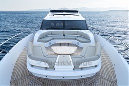 [E] s80-exterior-foredeck-detail-scaled