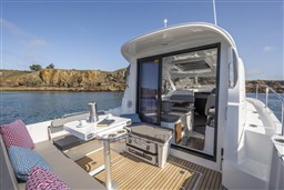 [E]ANTARES-8_IMAGE_DETAILS_AFT-LOUNGE