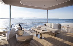 [E]  y80-exterior-cockpit-with-optional-seating-in-coffee-table-position-cgi