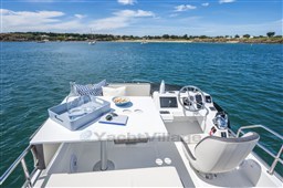 [E]ANTARES-11-FLY_IMAGE_STILL_US_FLYBRIDGE-LOUNGE (1)