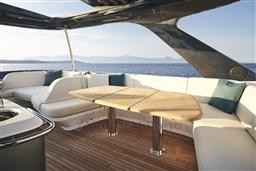 [E]f65-flybridge-detail-2-2022