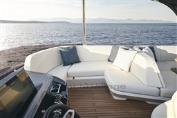 [E]f65-flybridge-detail-4-2022