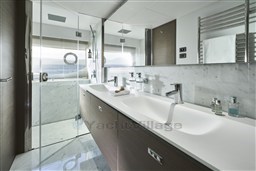 [I]  y85-interior-owners-stateroom-bathroom-2022