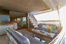 [E]  y85-lifestyle-shot-18