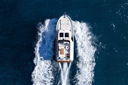 [E] SWIFT TRAWLER 37 FLY - IMAGE - EXTERIOR (2)