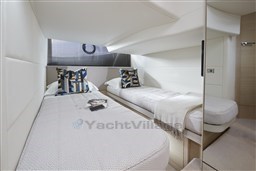 [I]  v40-interior-aft-cabin-alba-oak-satin