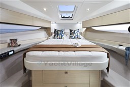 [I]  v40-interior-owners-cabin-alba-oak-satin-scaled