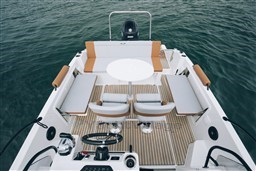 [I] FLYER-7-SUNDECK_IMAGE_DETAILS_COCKPIT-AFT-SEATING