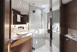[I]  v50-interior-forward-bathroom-scaled