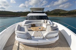 [E]  y80-exterior-foredeck-2