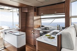 [I] princess-f62-galley-2-kopie-scaled.jpg