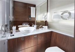 [I] 62-interior-starboard-cabin-bathroom-american-walnut-satin-kopie-scaled.jpg