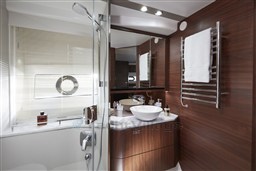[I] 62-interior-forward-bathroom-walnut-satin-kopie-kopie-scaled.jpg