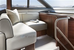 [I] 62-interior-saloon-forward-seating-walnut-satin-kopie-kopie-scaled.jpg