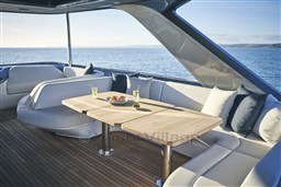 [E]  y72-exterior-flybridge-dining-table-1-scaled