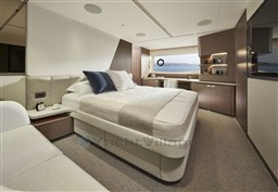 [I]  y72-interior-master-stateroom-scaled