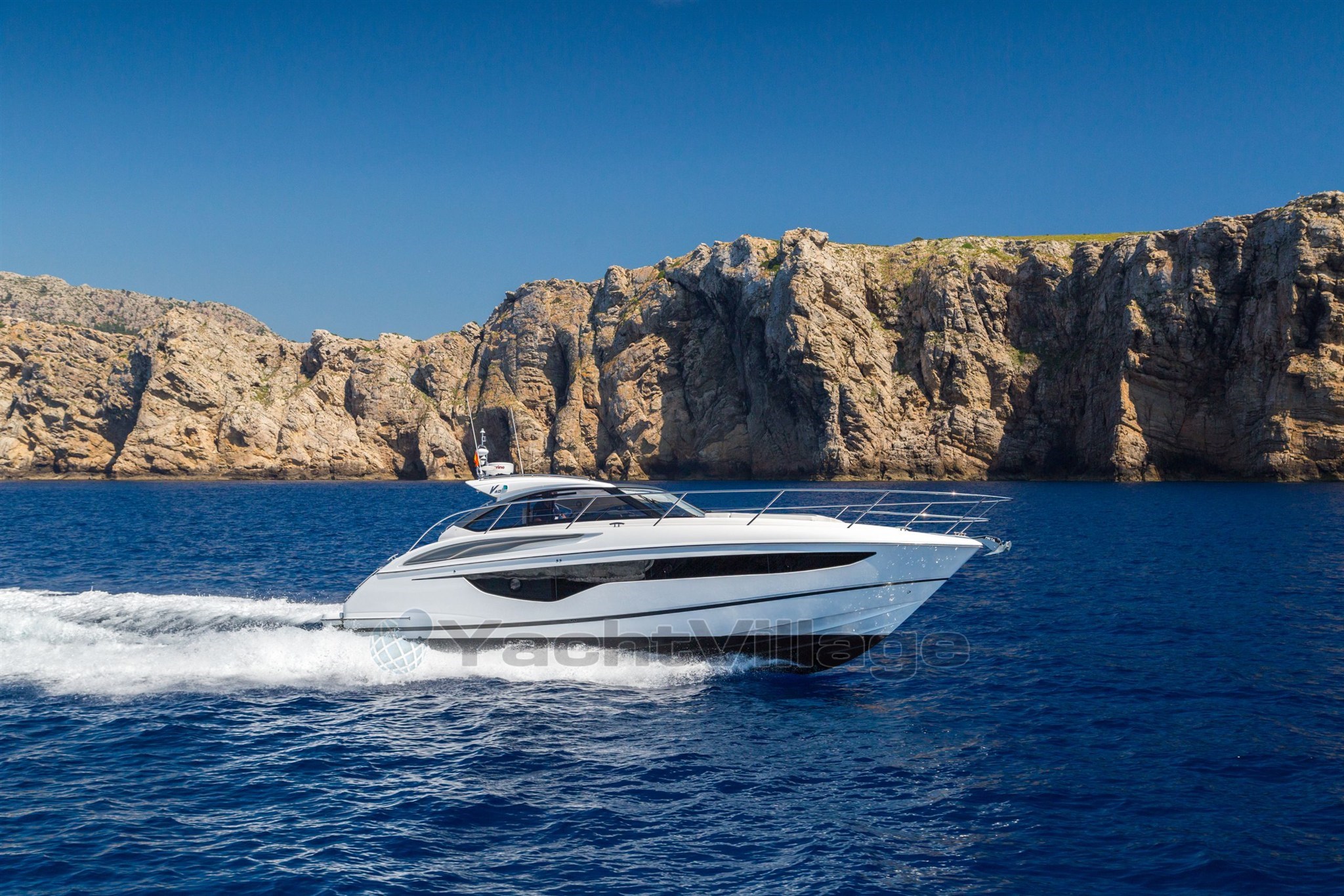 [E]  v40-exterior-white-hull-1a-17.04.17-scaled