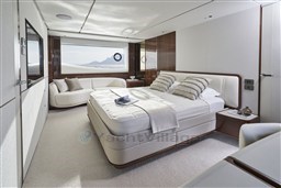 [I]  x80-interior-aft-stateroom-scaled