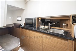 [I]FLYER-9-SUNDECK_IMAGE_INT_LOUNGE-GALLEY-min