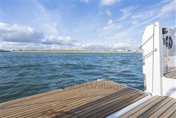 [I]FLYER-9-SUNDECK_IMAGE_DETAILS_AFT-SIDE-TERRACE-min