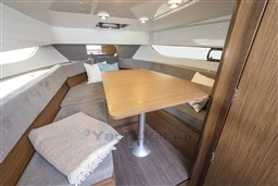 [I]FLYER-9-SUNDECK_IMAGE_INT_LOUNGE-min