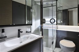 [I] s65-interior-starboard-bathroom-silver-oak-satin-scaled