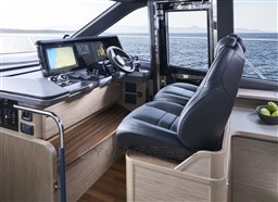 [I] s65-interior-helm-silver-oak-satin-scaled