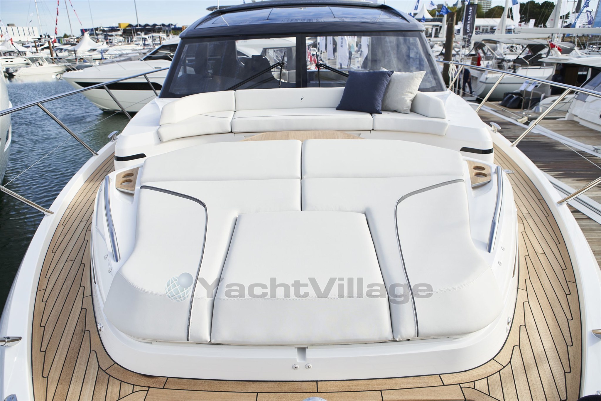 [E]  v55-exterior-foredeck-press-images-scaled