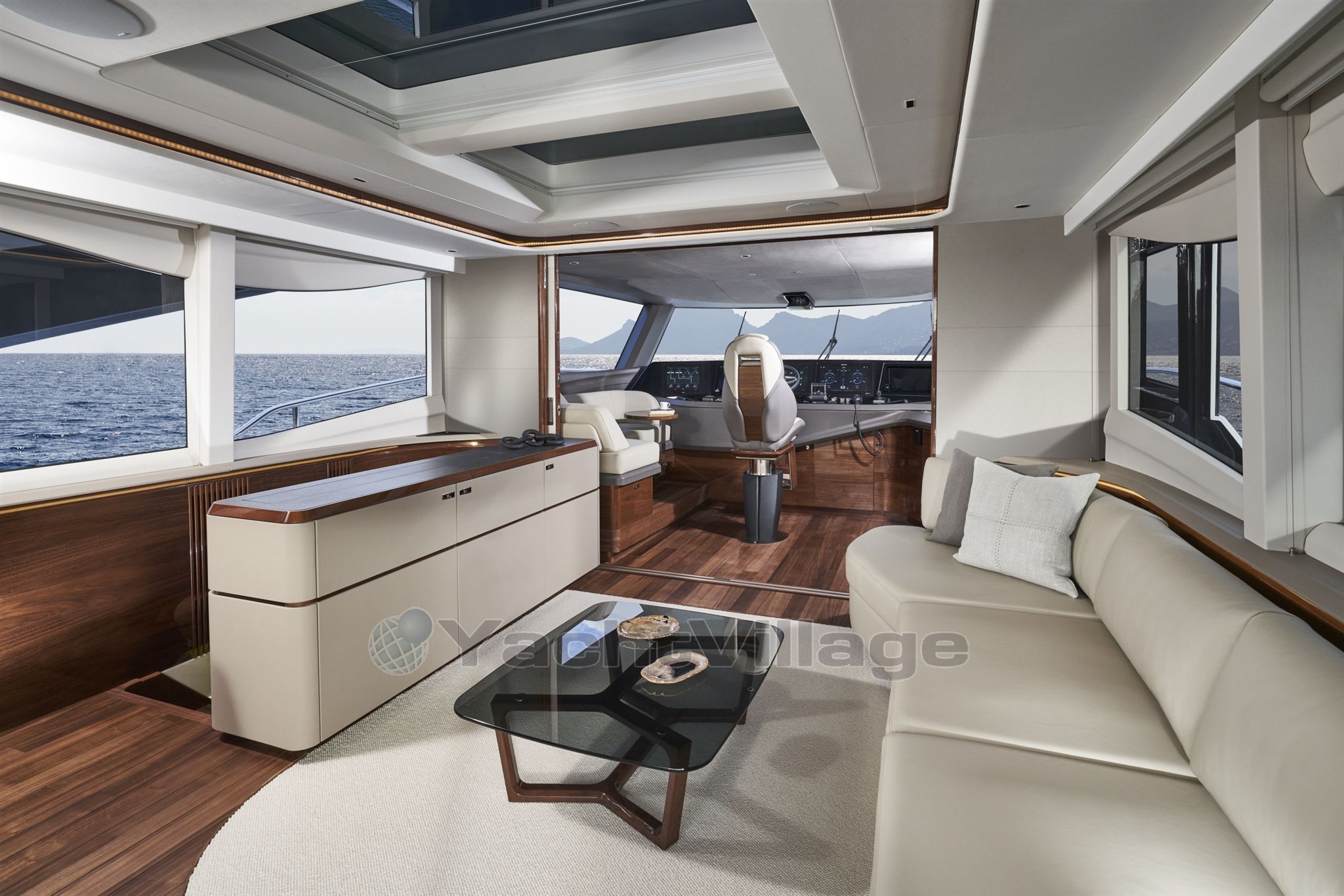 [I]  x80-interior-skylounge-scaled