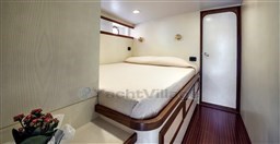 Gentleman yacht cabin