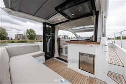 Sealine-C330-Bestboats-17.jpg