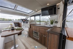 Sealine-C330-Bestboats-22.jpg
