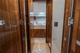 Riviera-4600Sport-Bestboats-45.jpg