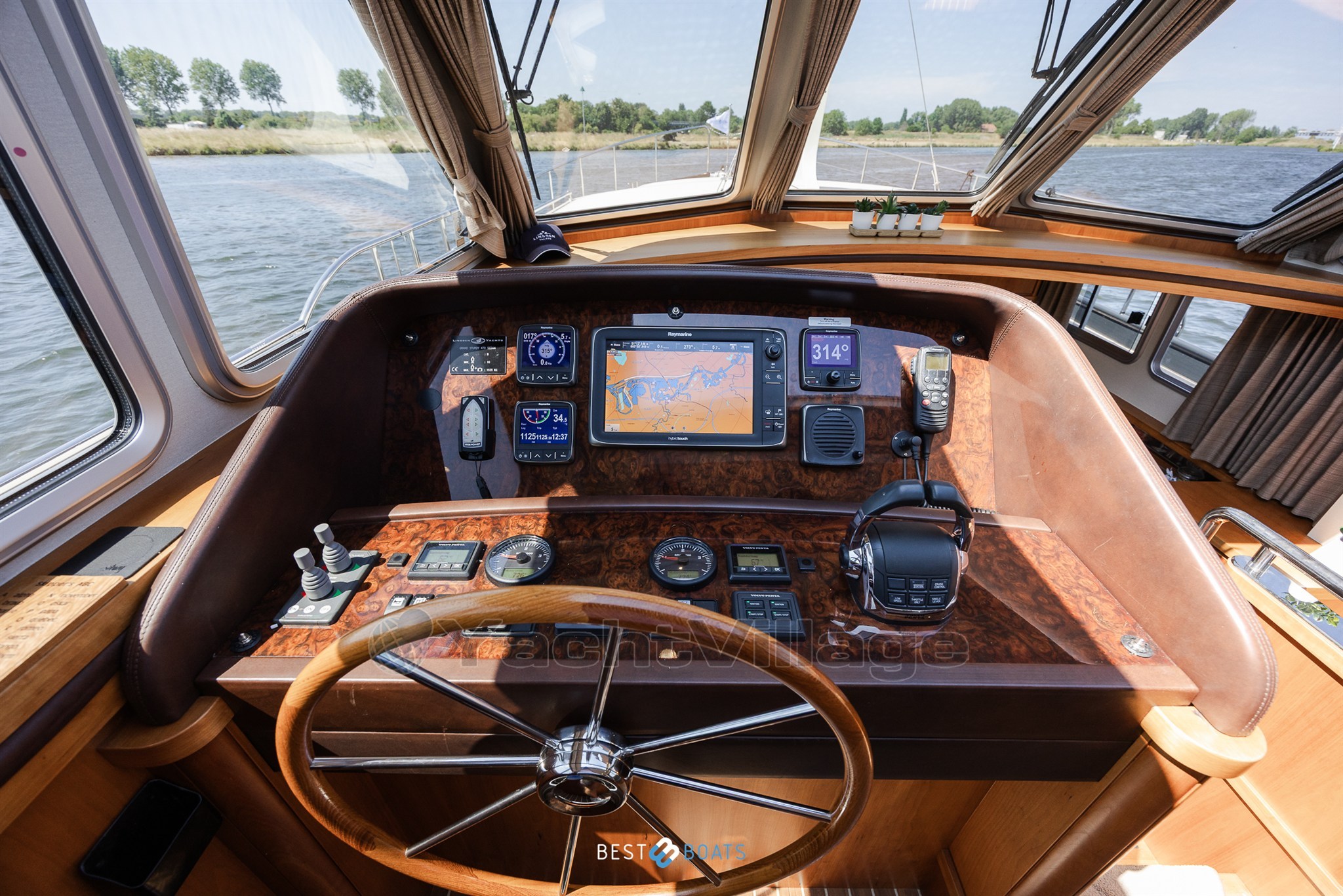 Linssen GS 470 Wheelhouse-28