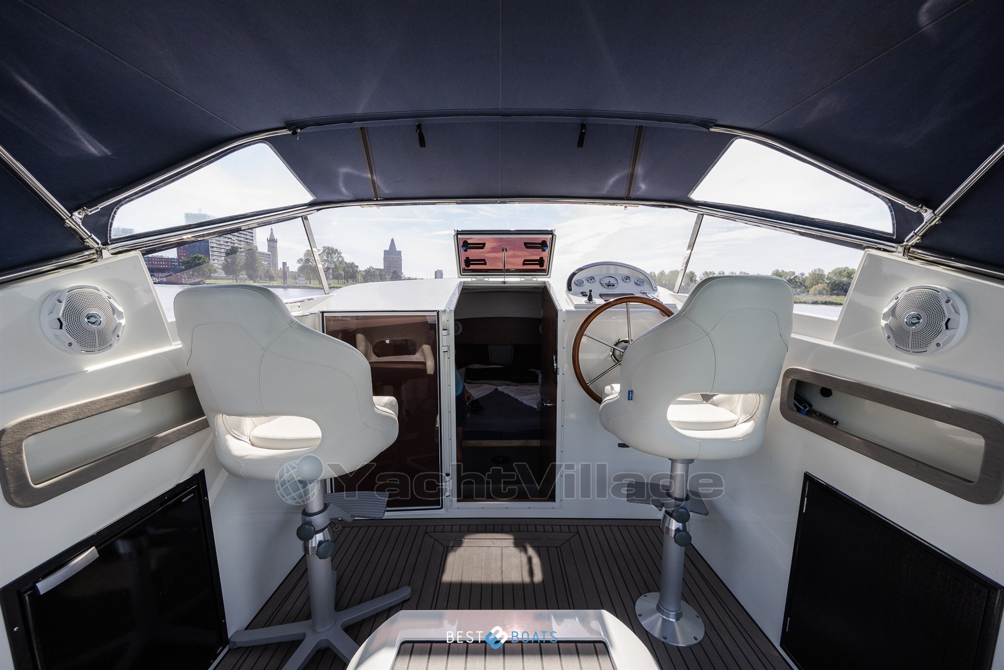 Antaris Seventy7 Cabin-17